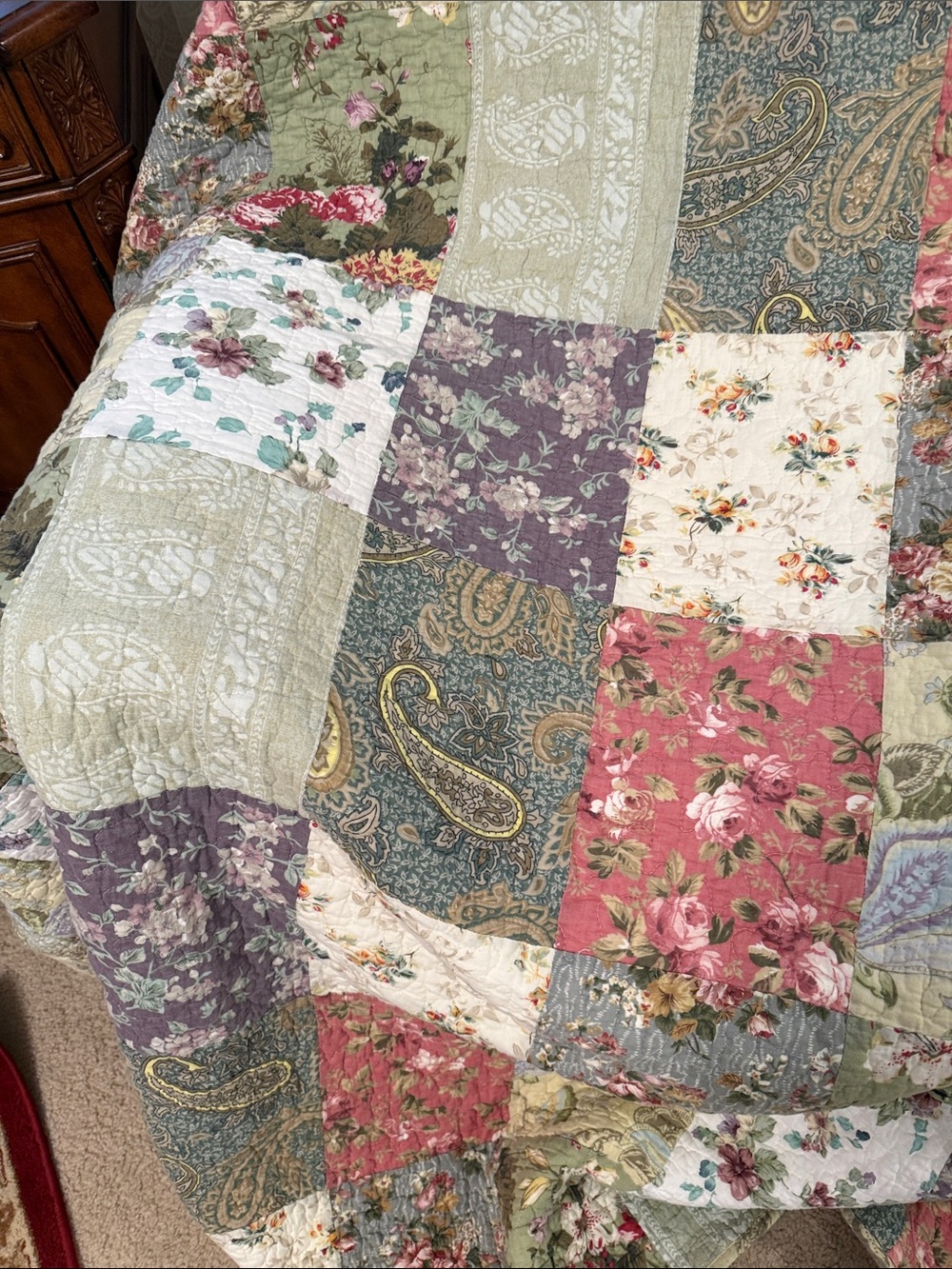 Twin Size Floral Patchwork Quilt and Sham - Picture 6 of 7
